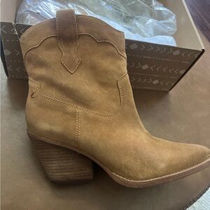 Zodiac Suede Women Boots